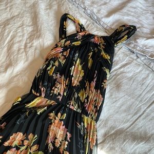 NWT ASOS Floral Pleated Cross-back Dress (US 4)